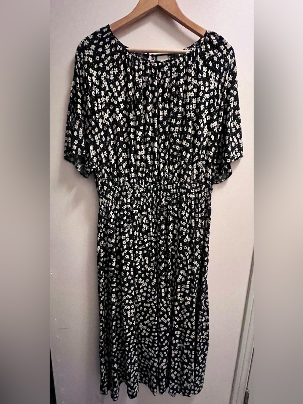 H&M Black and White Floral Midi Dress • XL